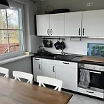 Ruegenferienhaus - Hafen * Schaprode