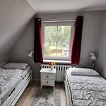 Ruegenferienhaus - Hafen Schaprode
