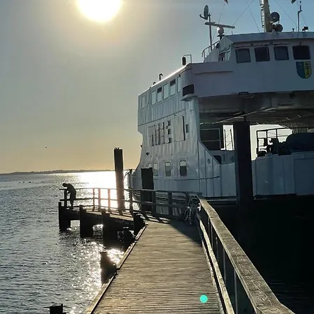 Ruegenferienhaus - Hafen *