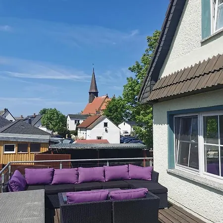 Ruegenferienhaus - Hafen Schaprode