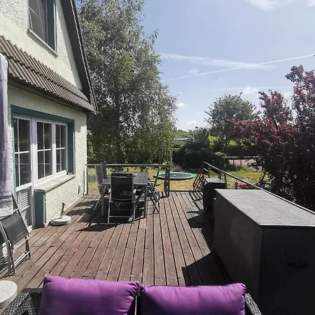 Ruegenferienhaus - Hafen 아파트 샤프로데