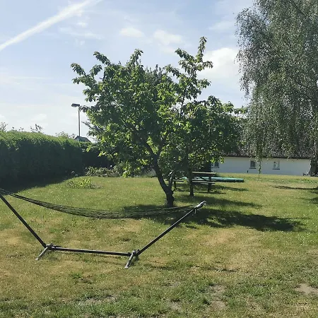 Ruegenferienhaus - Hafen 아파트 샤프로데