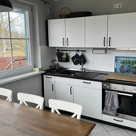 Ruegenferienhaus - Hafen * 샤프로데