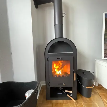 Ruegenferienhaus - Hafen 아파트 샤프로데