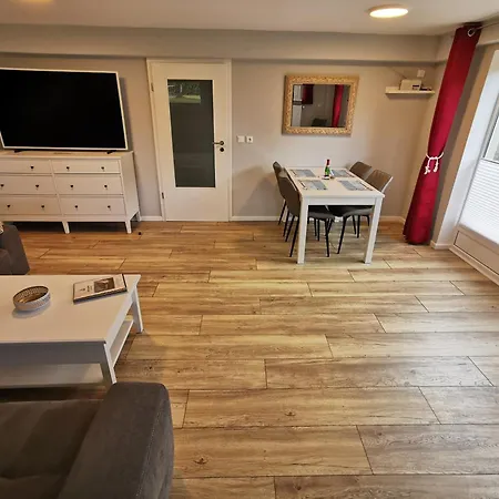 Ruegenferienhaus - Hafen 아파트