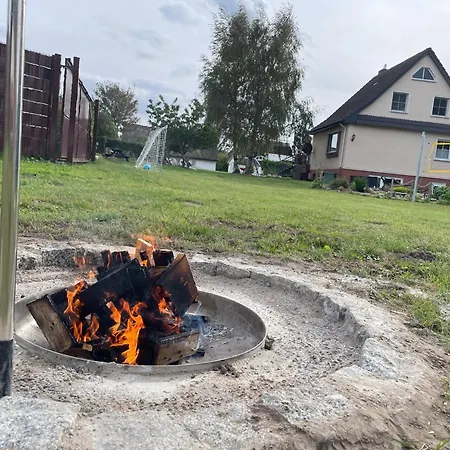 Ruegenferienhaus - Hafen 아파트