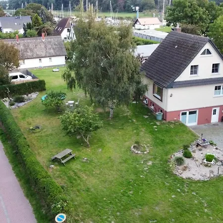 Ruegenferienhaus - Hafen 샤프로데