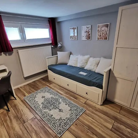 Ruegenferienhaus - Hafen 샤프로데