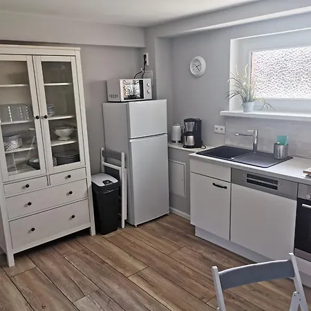 Ruegenferienhaus - Hafen *